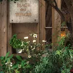 Boutique De La Place Des Vosges