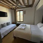 Boutique De La Place Des Vosges Hotel
