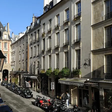 Boutique De La Place Des Vosges 3*