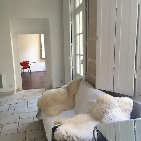 Boutique De La Place Des Vosges 3*