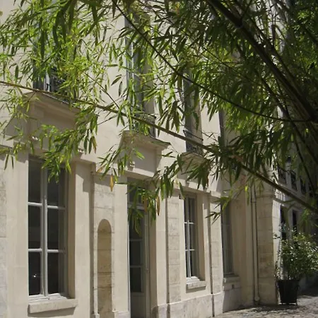 Boutique De La Place Des Vosges 3*