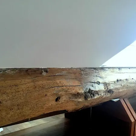 Boutique De La Place Des Vosges