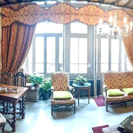 Boutique De La Place Des Vosges 3*