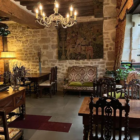 Boutique De La Place Des Vosges