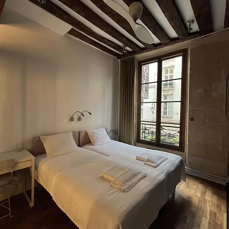 Boutique De La Place Des Vosges 파리