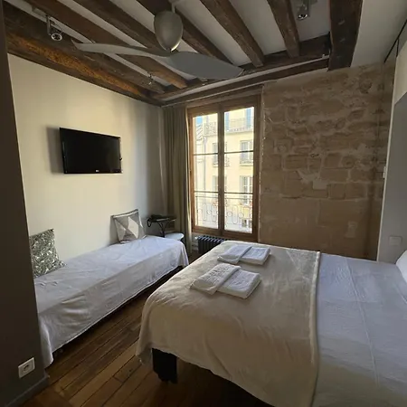 Boutique De La Place Des Vosges 3* 파리