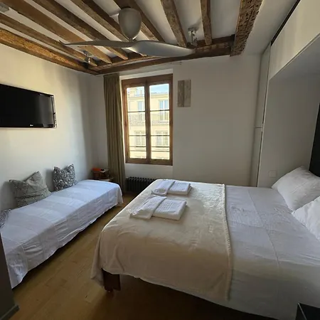 Boutique De La Place Des Vosges 호텔