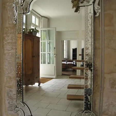 Boutique De La Place Des Vosges 3*