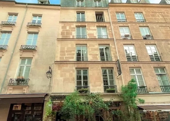 Boutique De La Place Des Vosges Paris