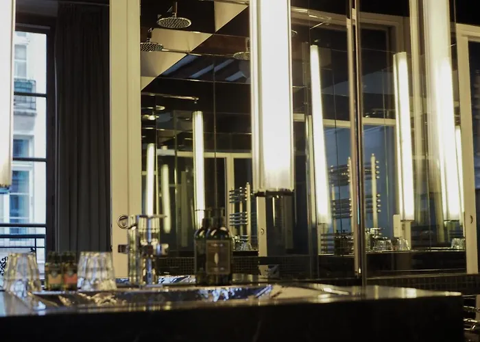 Boutique De La Place Des Vosges