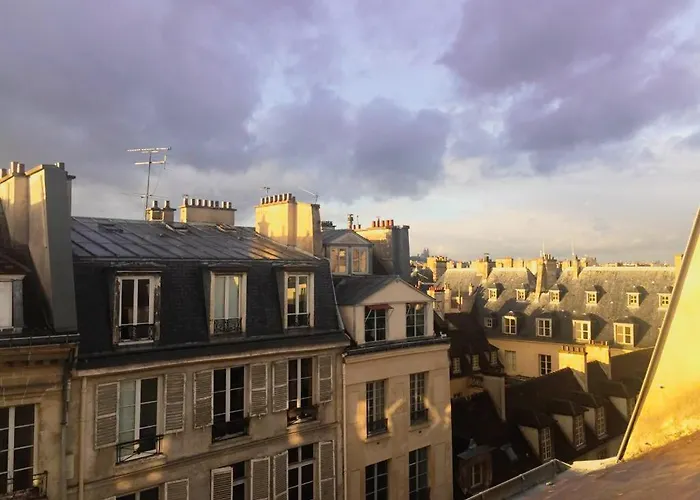 Boutique De La Place Des Vosges