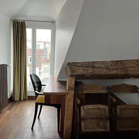 Boutique De La Place Des Vosges 3*