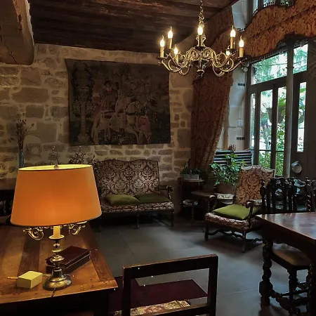 Boutique De La Place Des Vosges